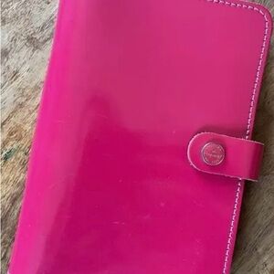 ISO looking for HOT PINK FILOFAX 2014